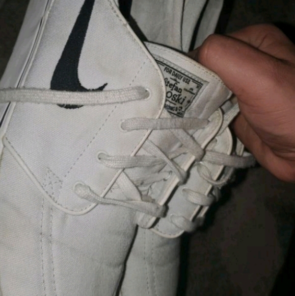 Nike - Picture 3 of 3